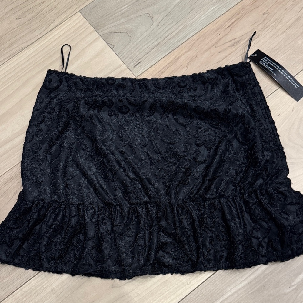 Chic Black Textured Mini Skirt